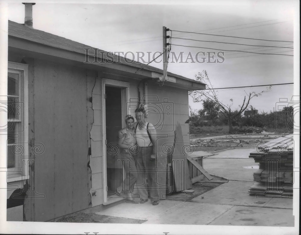 1953 Press Photo Alice and John Jackson Tornado repair home