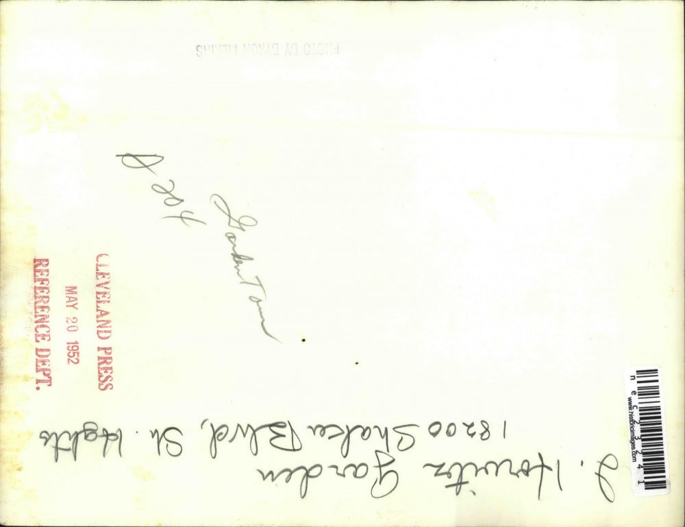 1952 Press Photo Crowd Admiring J. Horvitz's Garden