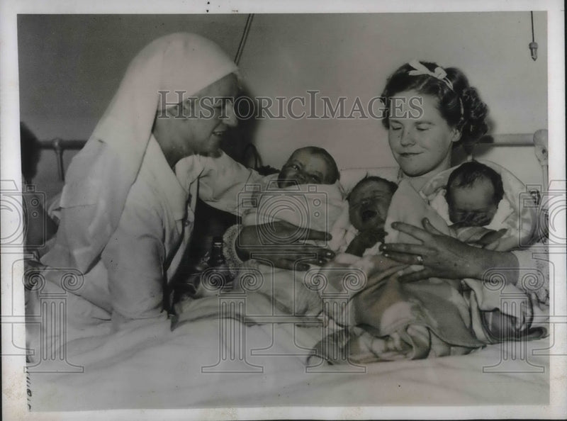 Load image into Gallery viewer, 1937 Press Photo 3 Babies with Same Williams Name, Same Time, Same Place
