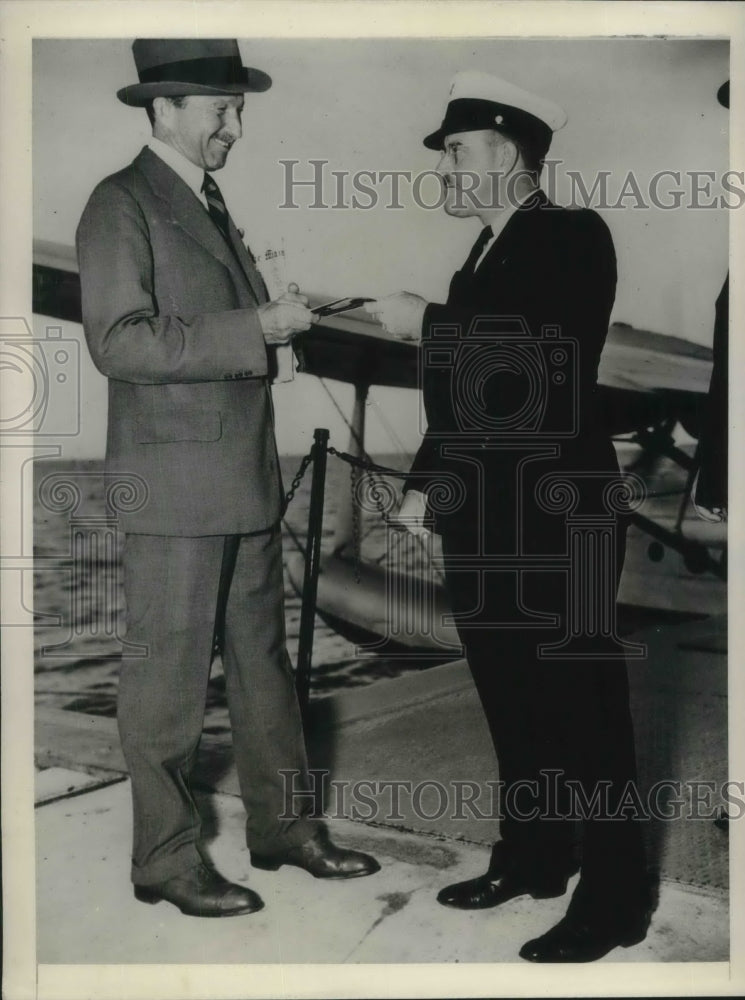 9138 Press Photo Stariing 2nd million of flying passengers