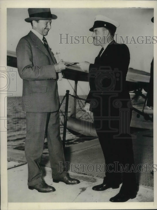 9138 Press Photo Stariing 2nd million of flying passengers