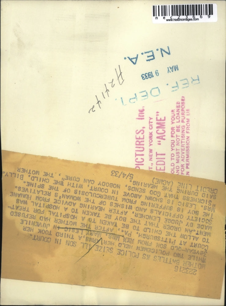 1933 Press Photo Mother battles to keep son