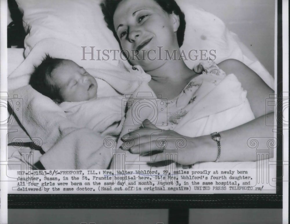 1954 Press Photo Mrs Walter Wohlford smiles after giving birth to daughter Susan