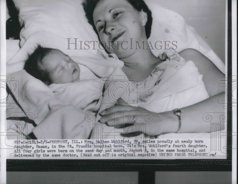 Load image into Gallery viewer, 1954 Press Photo Mrs Walter Wohlford smiles after giving birth to daughter Susan
