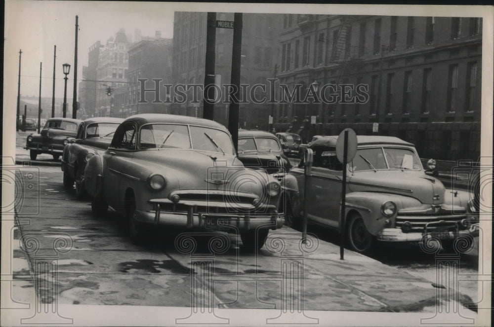 1949 Press Photo Some motorist resorting to parking on the sidewalk in Cleveland