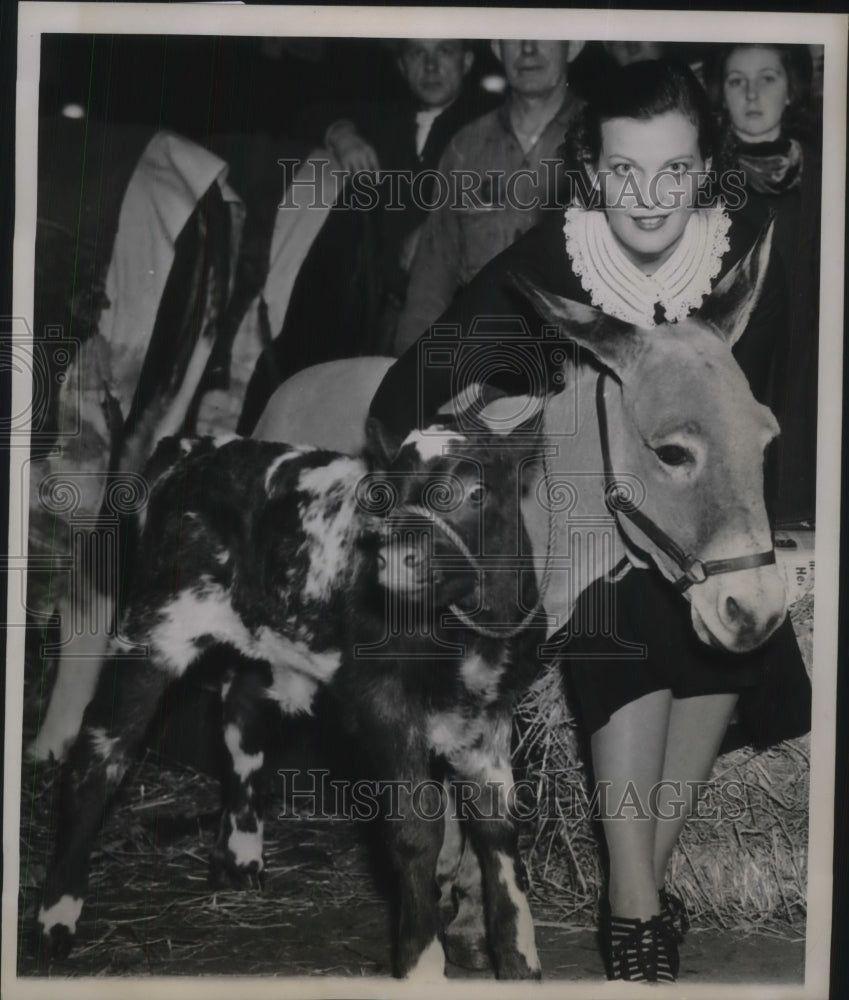 1937 Press Photo Doris Fox with Young Jackass at Chicago Expo.