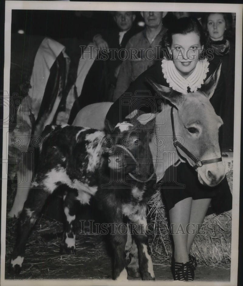 Load image into Gallery viewer, 1937 Press Photo Doris Fox with Young Jackass at Chicago Expo.
