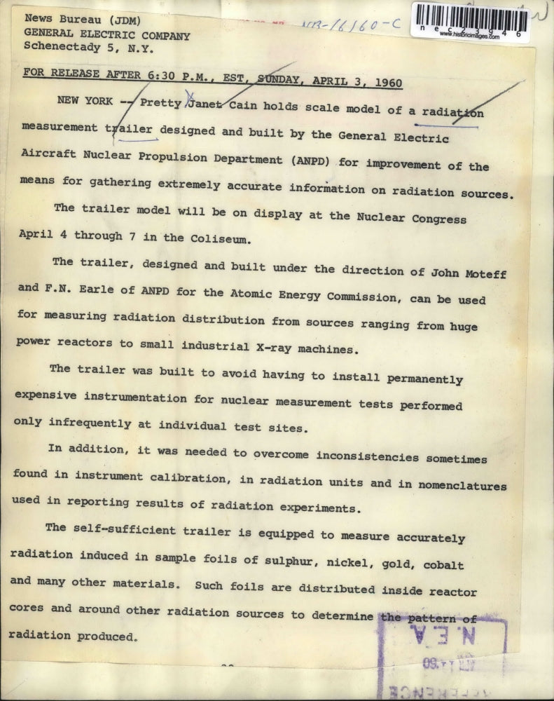 1960 Press Photo Janet Cain Holds Model of GE's Radiation Measurement Trailer