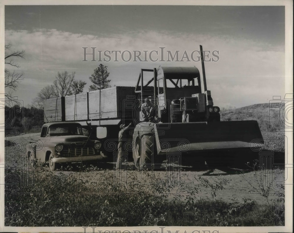 1956 Press Photo LeTourneau Transporter by R.G. LeTourneau Inc. Longview Texas- Historic Images