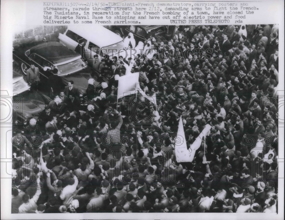 1958 Press Photo Tunisians Demonstrating Against the French After Bombing