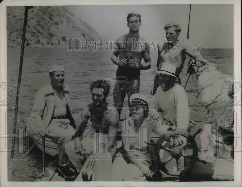 1938 Press Photo Capt. and Mrs. William Tiemeyer on the Alga in Honolulu