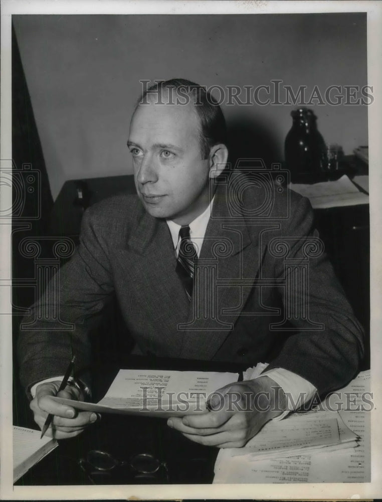Load image into Gallery viewer, 1946 Press Photo RNC Chairman Robert Brownell, Jr., to Resign

