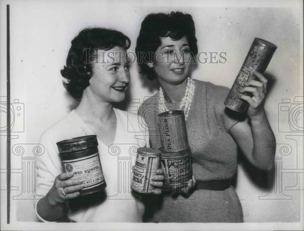 1960 Press Photo British Girls Examine Canned Goods