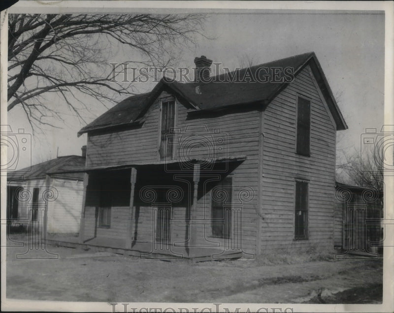 Load image into Gallery viewer, 1931 Press Photo Mrs. Maude Martin shot to death in her home.
