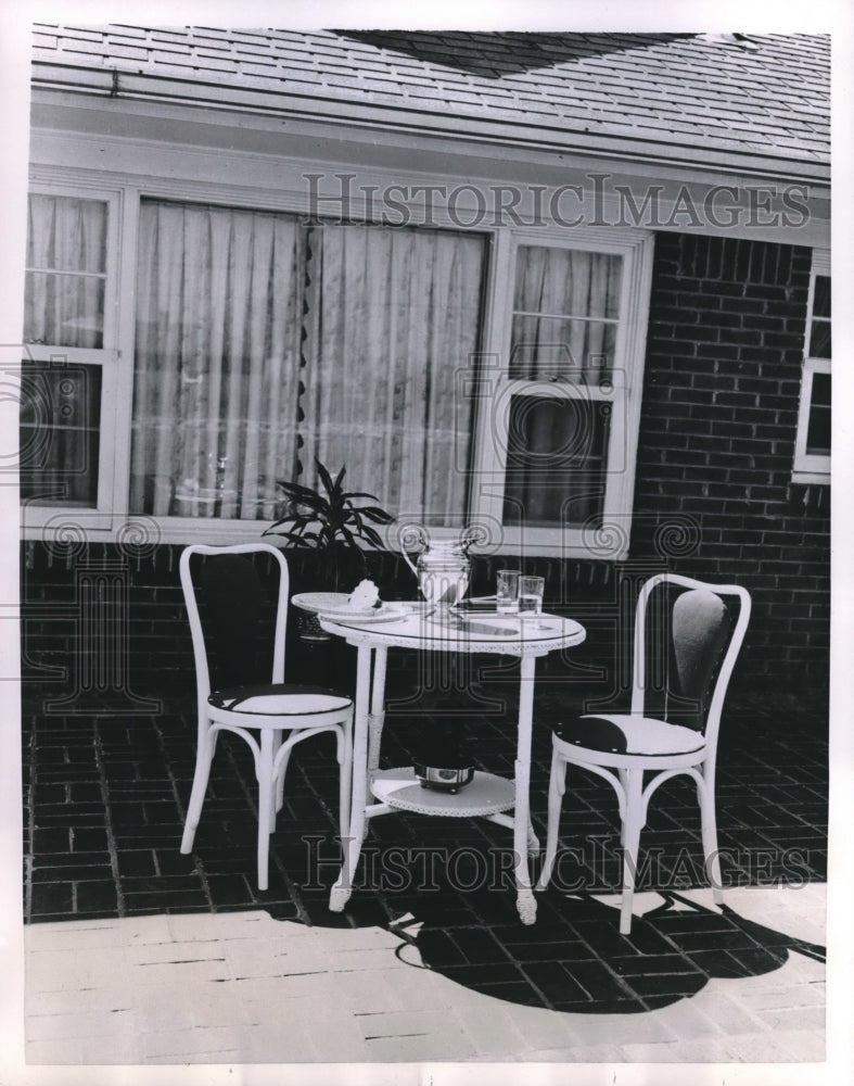 Load image into Gallery viewer, 1953 Press Photo Cool setting for summer refreshment
