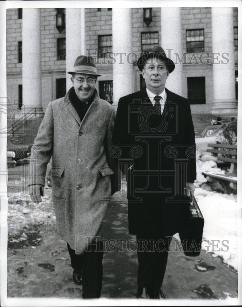Load image into Gallery viewer, 1970 Press Photo Martin Sweig pleads innocent to fraud and bribing
