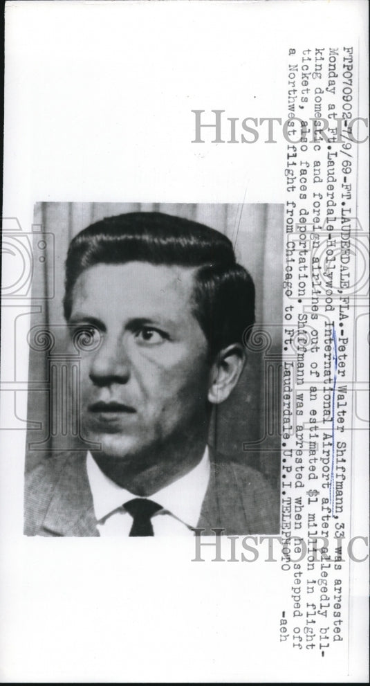 1969 Press Photo Peter Walter Shiffman Arrested at Ft. Lauderdale Airport