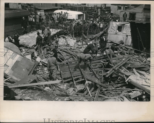 1950 Press Photo An explosion at a residence