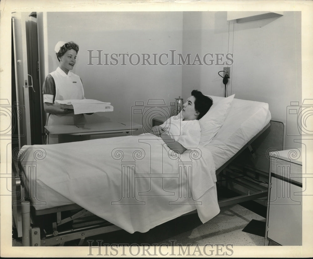 1957 Press Photo New Hospital Bed with Electric Motor Marilyn Williams & Jean Ha
