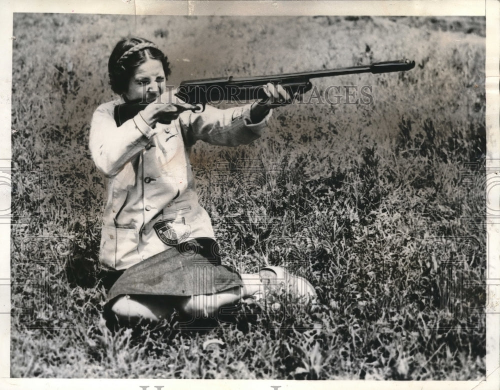 1937 Press Photo Mrs ML Smythe Takes Part In Skeet Shoot At Remington Gun Club- Historic Images