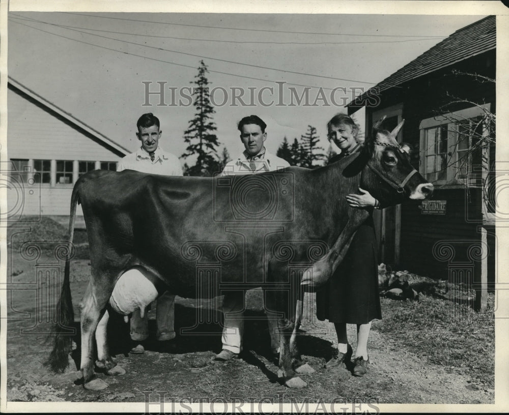 1930 Press Photo Richard Gale, Jno Gale, and Mrs Florence Gale - nec24968