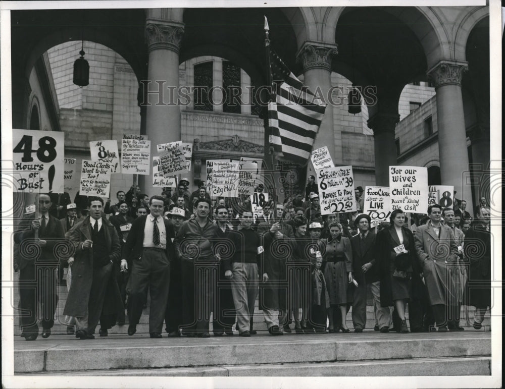Press Photo Food Clerks Union Members March At City Hall - nec25207