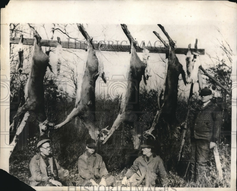 Load image into Gallery viewer, 1924 Press Photo hunters kill deers in Camp Carson in Pike County
