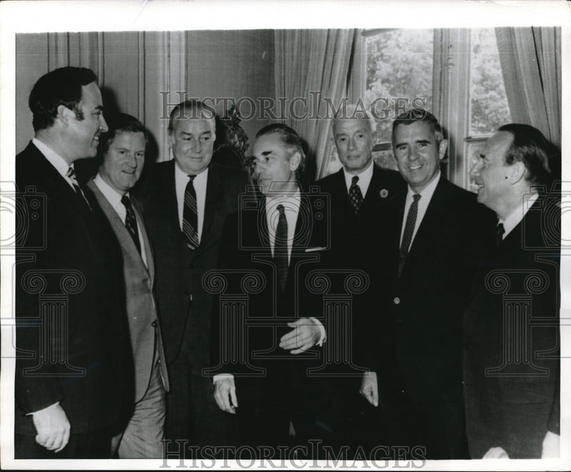 Load image into Gallery viewer, 1970 Press Photo US Governors Premier Jacques Chaban-Delmas Robert Scott Linwood
