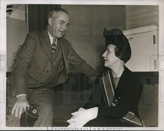 1937 Press Photo Mrs. Oscar Hahn and Harry Colmery at Hotel Pennsylvania