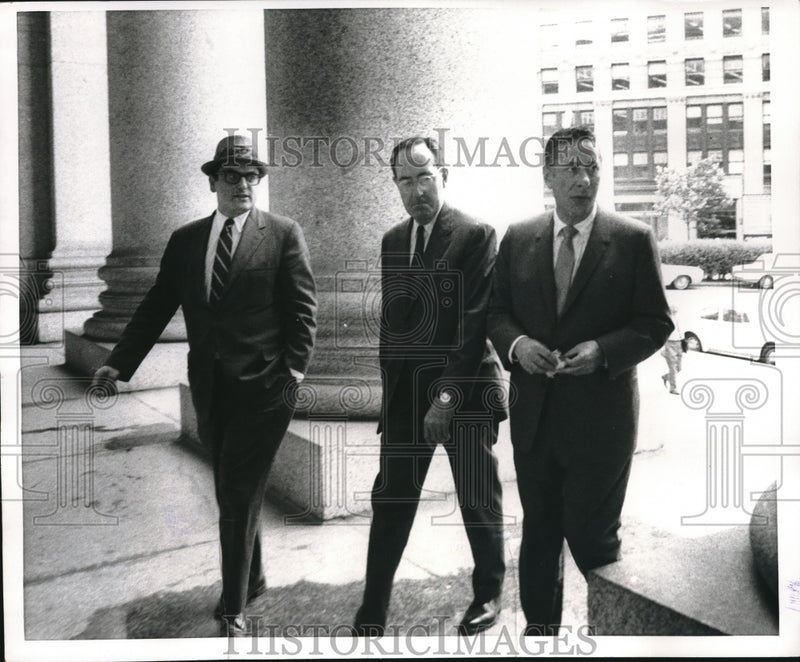 Load image into Gallery viewer, 1970 Press Photo Reeturns from lunch
