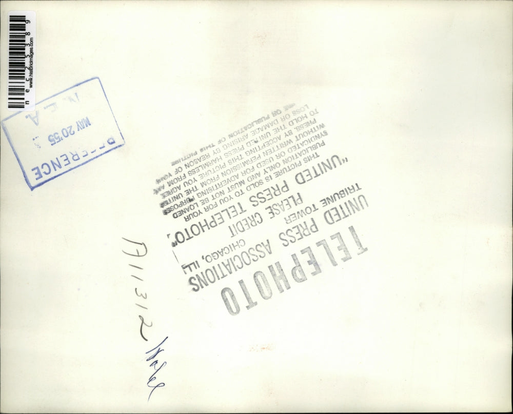 1955 Press Photo Firemen battles flames of a 5-story Skid Row Hotel.