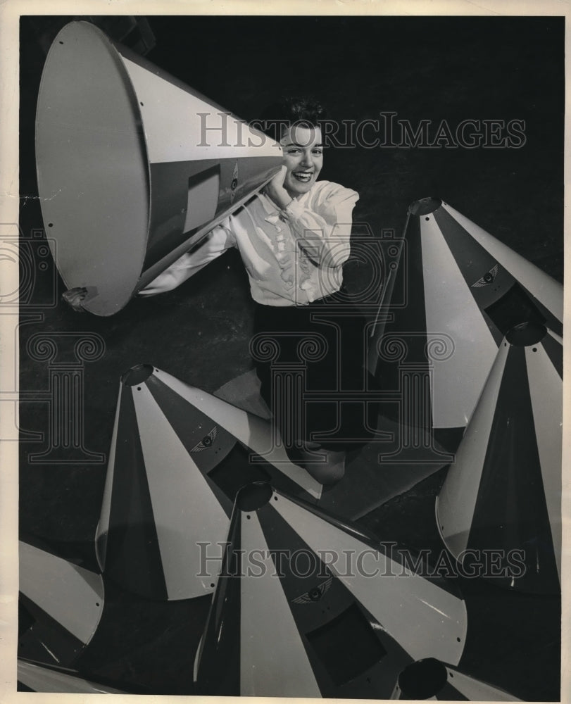 1945 Press Photo Annamae Hofelch, Western Electric Cheerleader