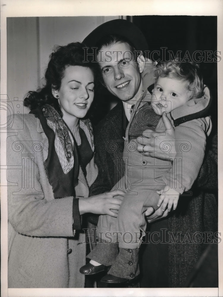 1946 Press Photo Happy Farnsworth Family again