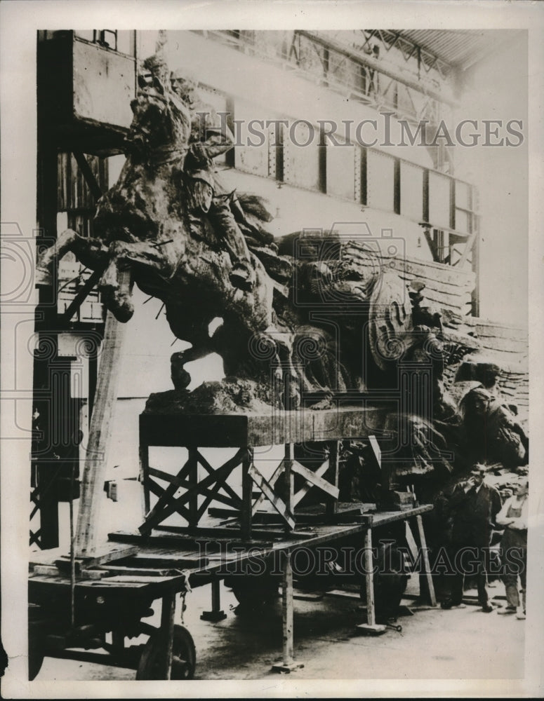 1933 Press Photo Monument of Simon Bolivar great Statesman during early 1800