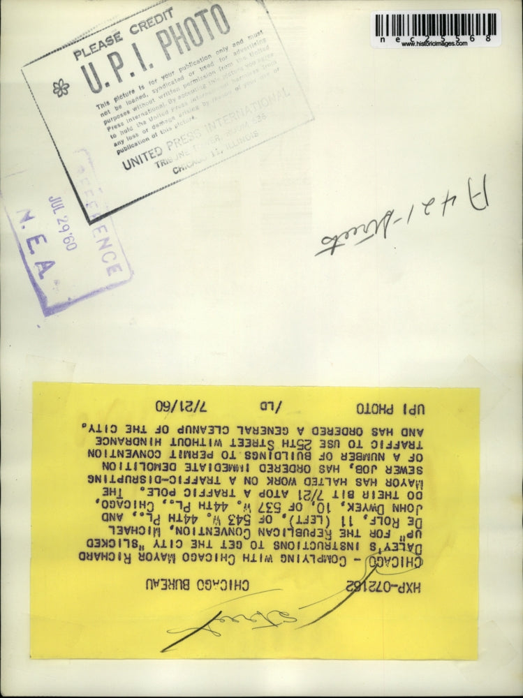 1960 Press Photo Michael de Rolf and John Dwyek atop a traffiv pole - nec25568