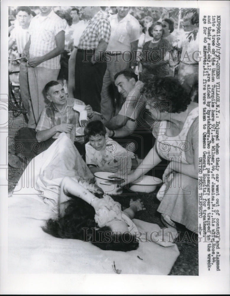 1957 Press Photo Leo & Rose Wilner and Son Jay Aided By Bystanders After Wreck- Historic Images