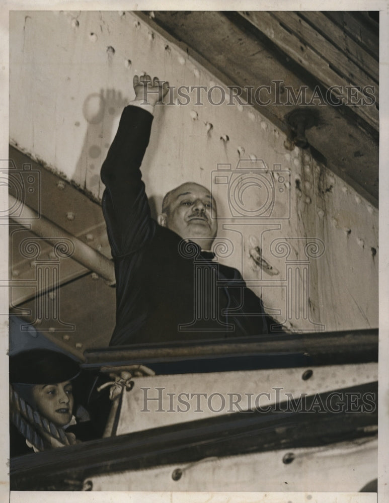 1941 Press Photo Admiral and daughter Edna Lais - nec25714