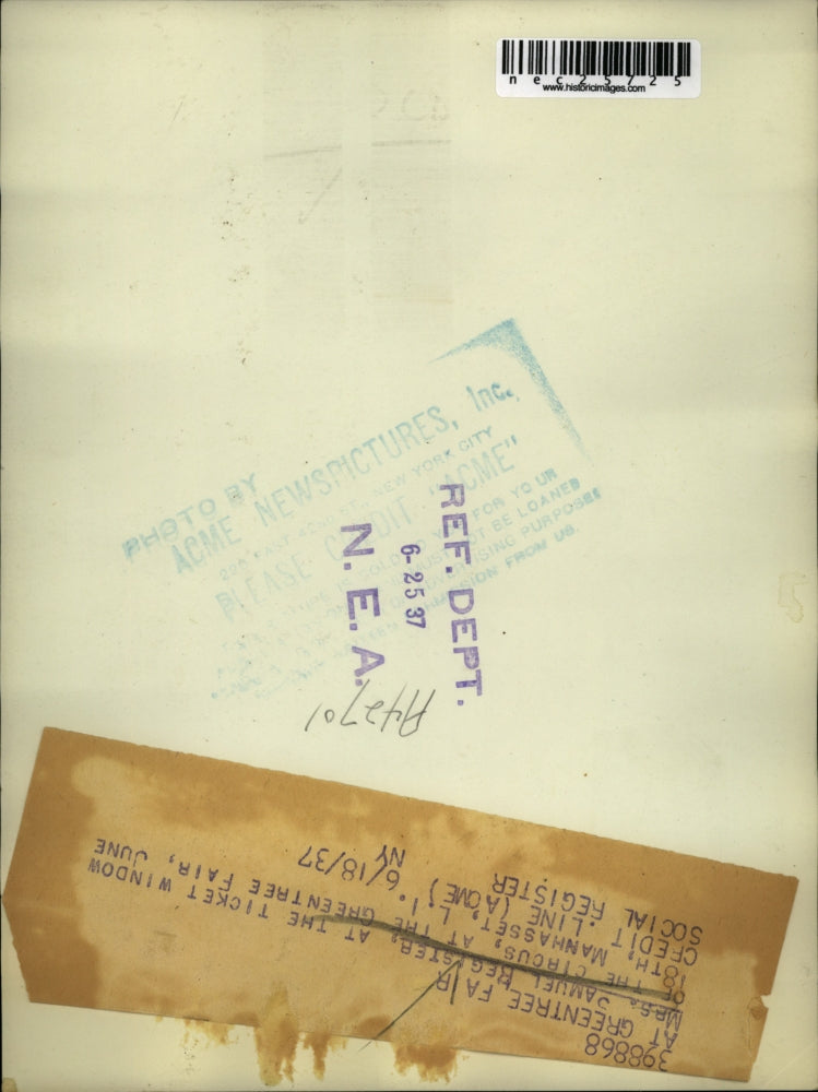 1937 Press Photo Mrs Samuel Register Mans Circus Ticket Window