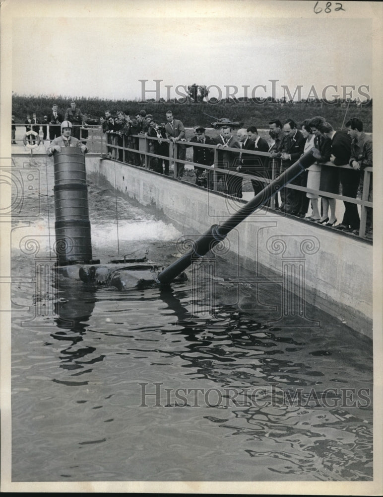 1965 Press Photo Showcasing Amphibious "Leopard" Tank