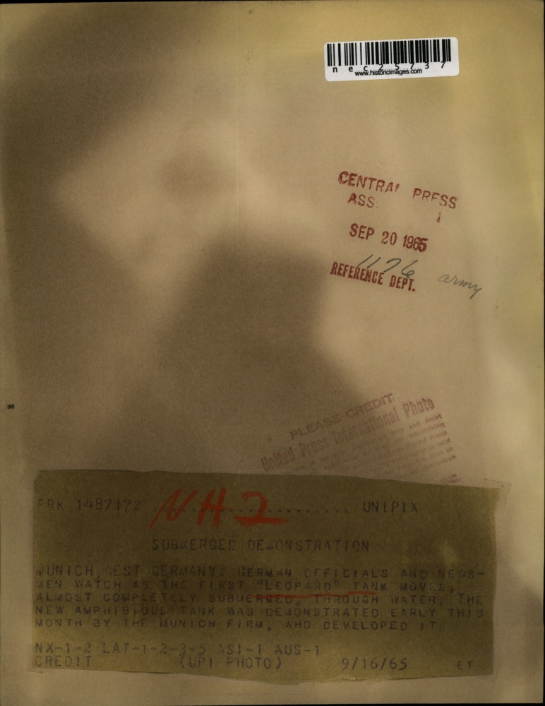 1965 Press Photo Showcasing Amphibious "Leopard" Tank