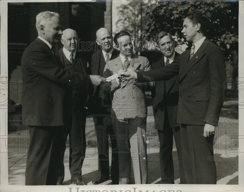 Load image into Gallery viewer, 1934 Press Photo Arthur Culler, Elbert Benton Jr., Dr. W. Cathcart, T. Munro
