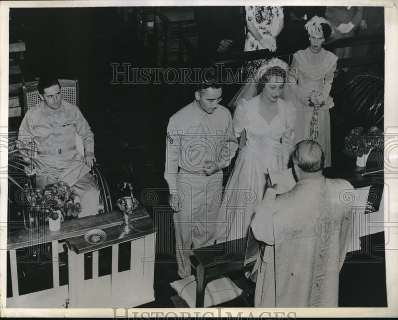 Load image into Gallery viewer, 1945 Press Photo WWII Soldier Vernon Laverdure Gets Married At Army Hospital
