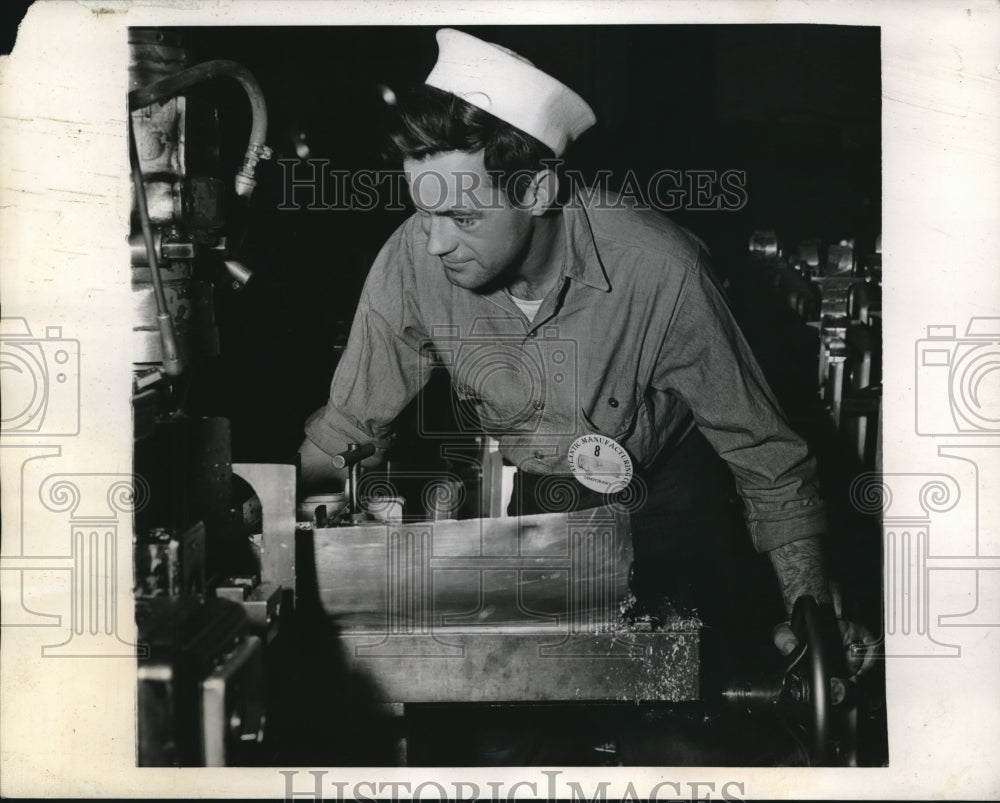 1943 Press Photo Martin Downes Camden NJ Atlantic Mfg. Co- Historic Images