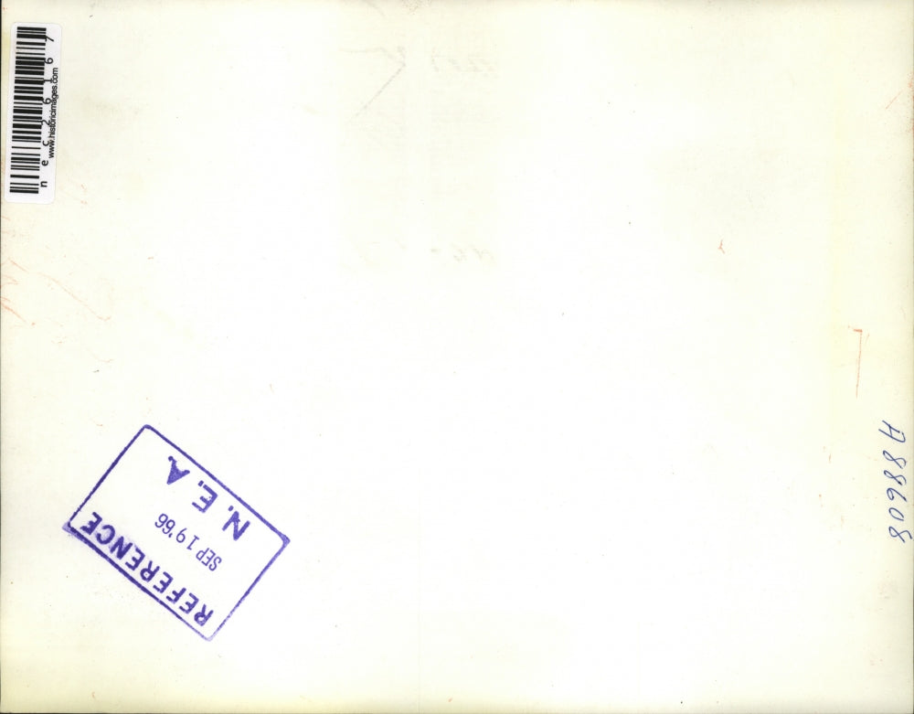 1946 Press Photo Minnesota Gov. Karl Rolvaag is kissed by his wife for winning