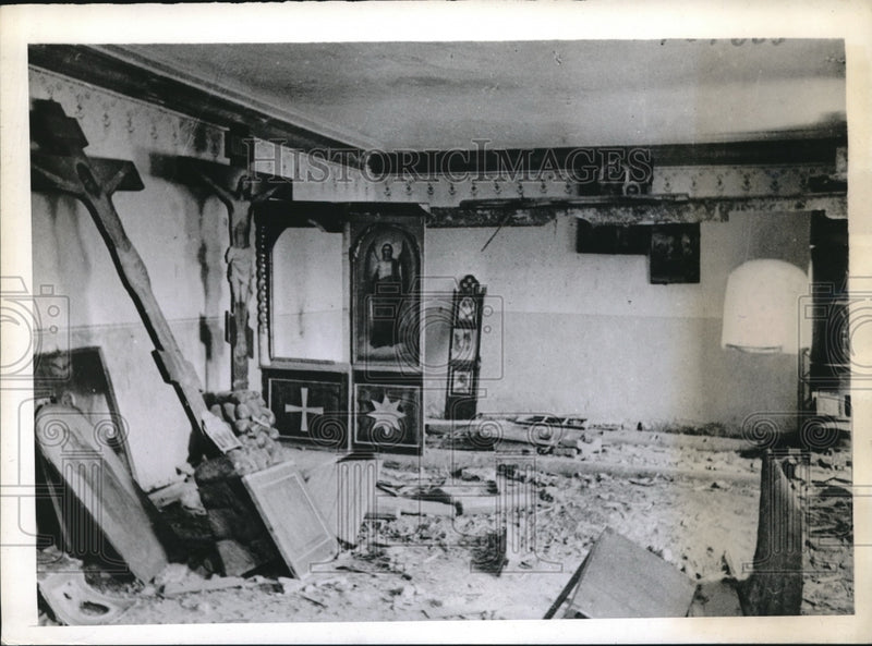 Load image into Gallery viewer, 1944 Press Photo Plaster &amp; Debris On Floor Of Svyatogorsk Monestary
