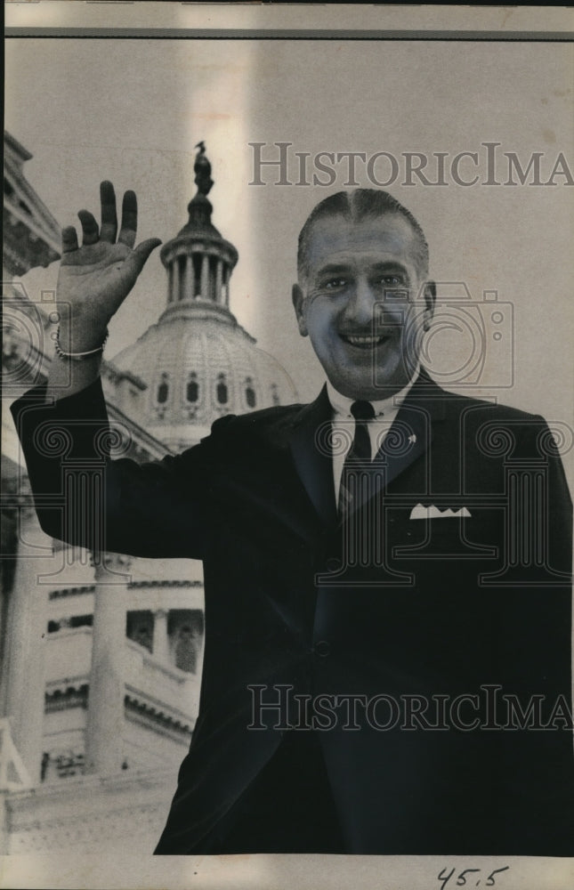 1964 Press Photo Washington Representative Paul Fino Capitol