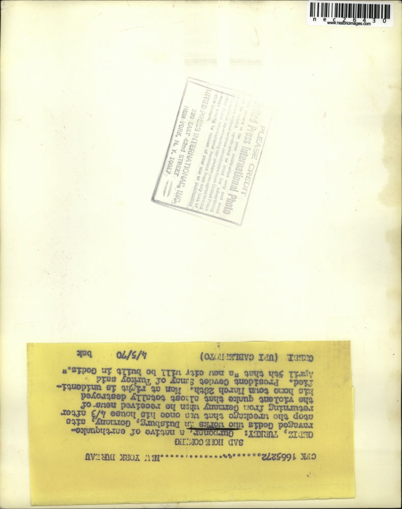 1970 Press Photo Gurpenar Sits on Once Was His Home After Earthquake in Gediz