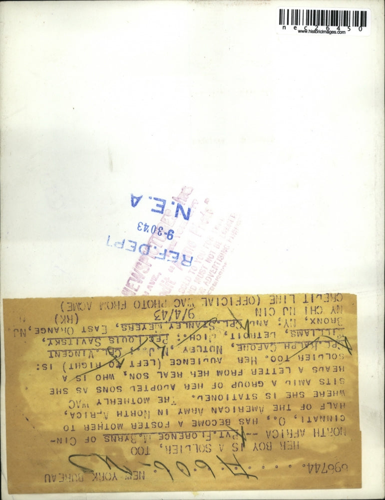 1943 Press Photo Mom Soldier Florence Byrns With North African Troop Sons WWII