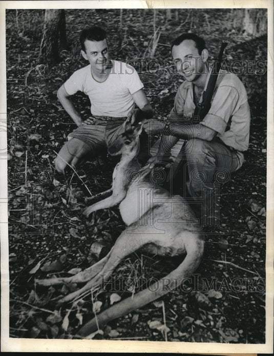 1943 Press Photo Lt "Doc" Deller and Bill Harrington two American fliers