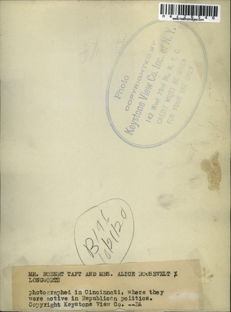 Load image into Gallery viewer, Press Photo Mr. Robert Taft &amp; Mrs. Alice Roosvelt Longworth in Cincinnati

